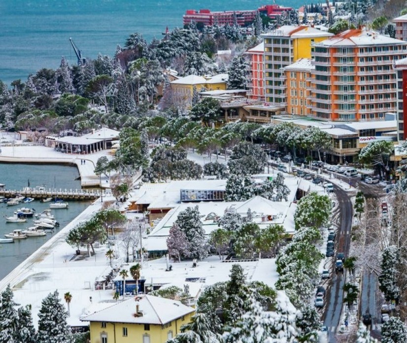 FOTO: Na dana&scaron;nji dan snežna pravljica na Obali