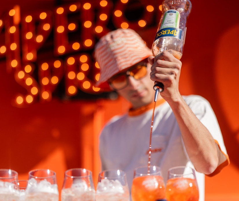 FOTO: Oranžni after work by Aperol je v petek napolnil Barbino teraso