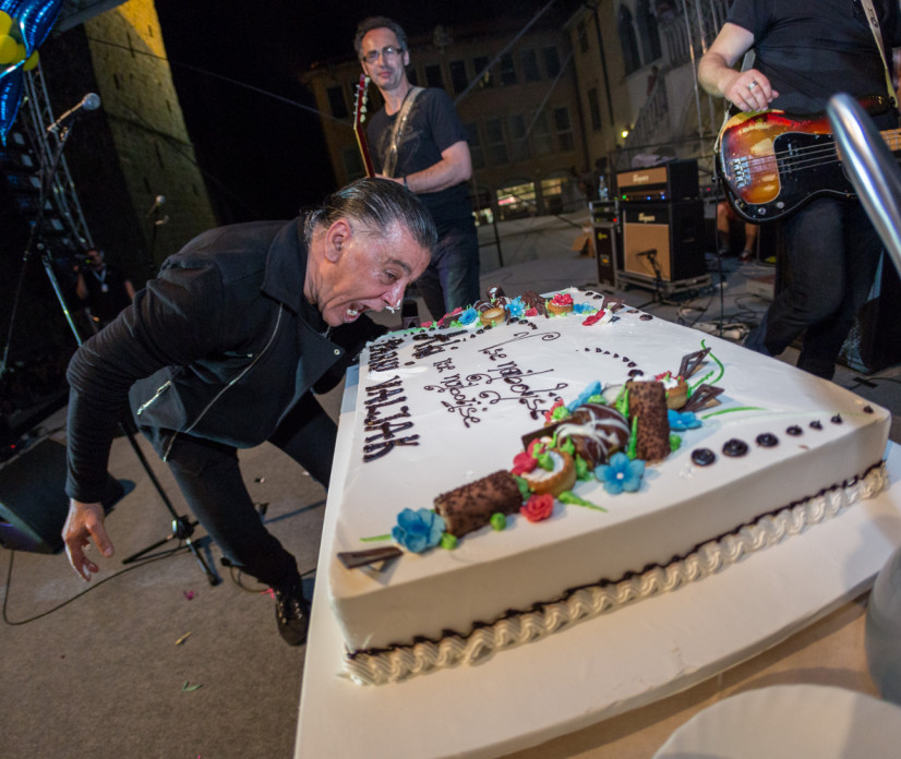 FOTO in VIDEO: Aki 60. rojstni dan praznoval v Kopru s 4.000 poslu&scaron;alci
