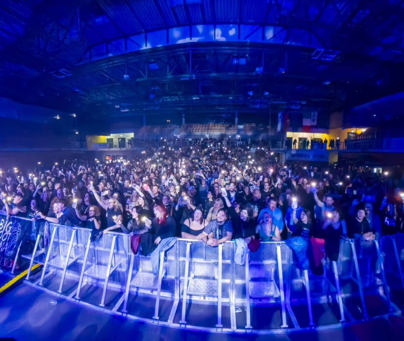 FOTO: Caprisov božični koncert navdu&scaron;il občinstvo v Areni Bonifika!