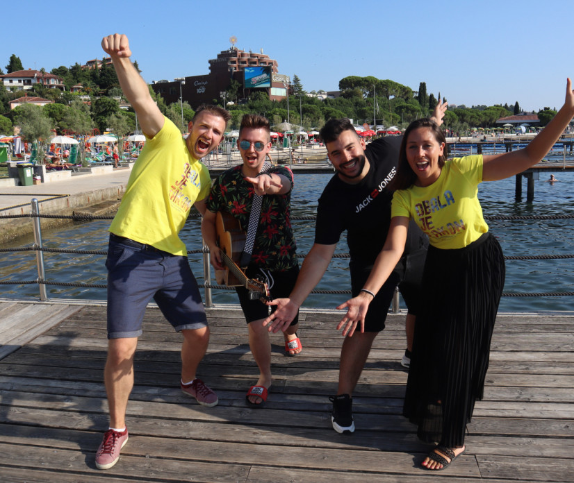 VIDEO: Skupina Tequila v Caprisovem plažnem studiu