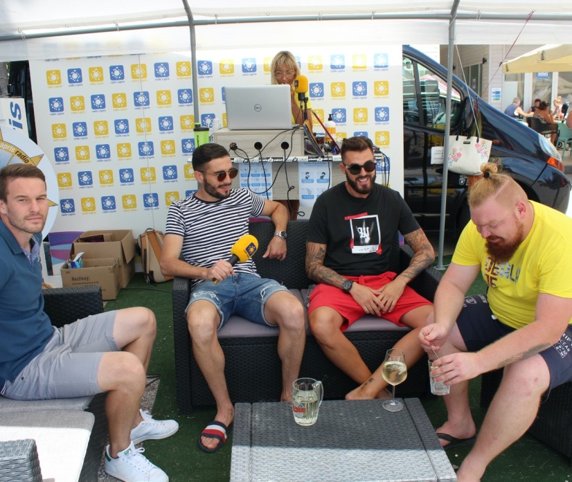 En mesec smo se družili v plažnem studiu!