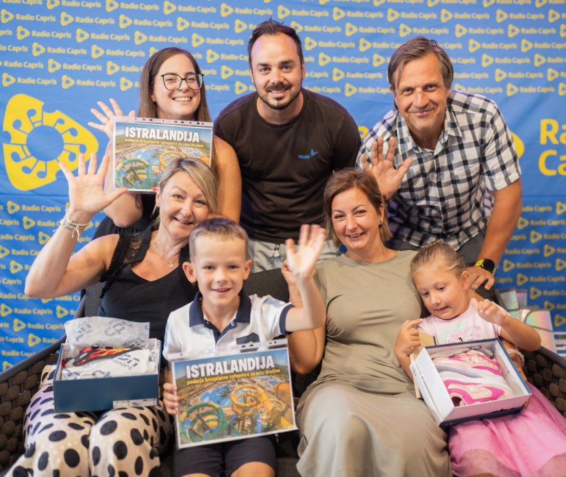Prvi &scaron;olski dan sta z nami preživela prvo&scaron;olca Lev in Sofia