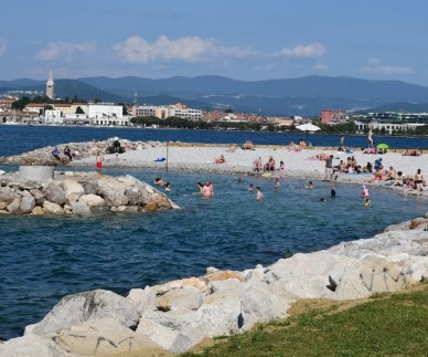 Koprski župan Ale&scaron; Bržan odgovarja na očitke obiskovalcev nove koprske plaže