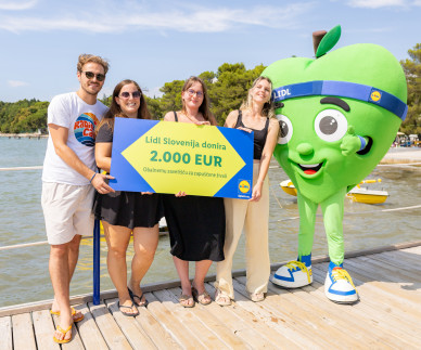 FOTO: Lidl Slovenija z donacijo presenetil Obalno zaveti&scaron;če za živali