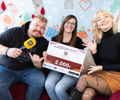 Dodatnih 2.000 evrov v Hladilnik toplega srca - to je izkupiček dobrodelnega joga maratona!