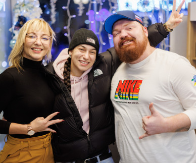 Masayah obiskala Caprisov dobrodelni studio