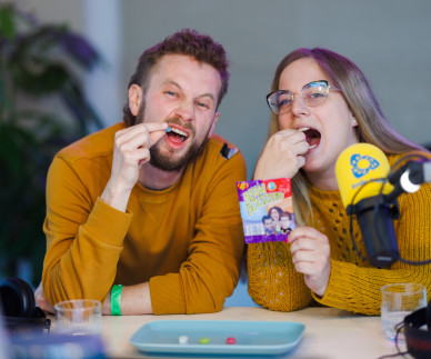 Ponedeljkov izziv - bi si upali poskusiti bonbon z okusom gnilega jajca?