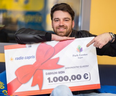 Anna Oxa je Dejanu prinesla 1.000 evrov v Caprisovi nagradni igri