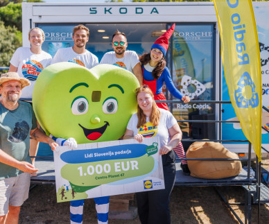 FOTO: Lidl Slovenija v plažnem studiu z donacijo presenetil Center Planet 47