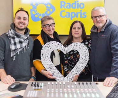 Radio Capris je odprl Hladilnik toplega srca: skupaj pomagajmo družinam v stiski