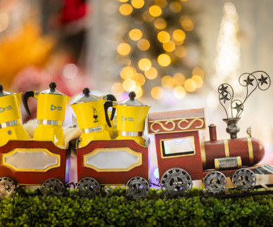 Caprisove dobrodelne kafetjere za Hladilnik toplega srca!