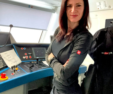 Posebne ženske - posebni poklici: strojevodja Manja Pajk