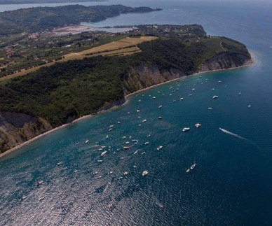 Prvič na Obali: Caprisov Boat Party