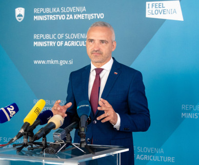 Minister Janez Cigler Kralj pozval ministrstvo za okolje in prostor k ukrepanju glede rjavega medveda