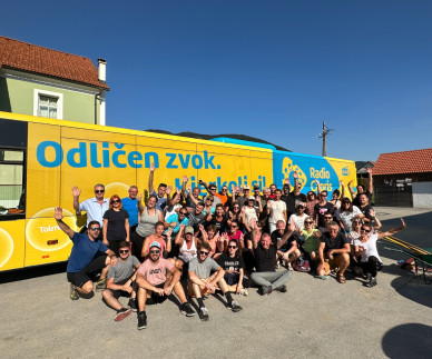 2023: Caprisov avtobus pridnih istrskih rok se je podal v &Scaron;martno ob Paki