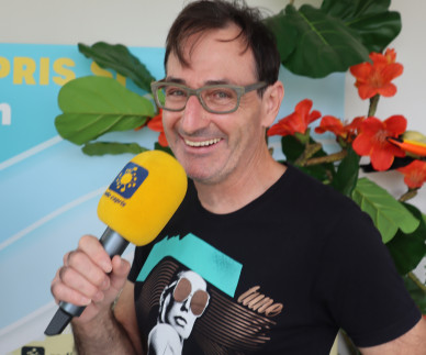 DJ Lovro v plažnem studiu napovedal veliki dogodek
