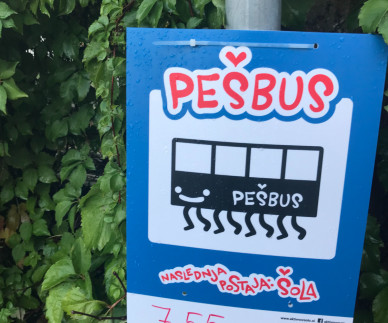 Otrokom so se na poti v &scaron;olo pridružili &scaron;portniki