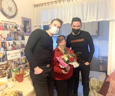 Najbolj zvesta poslu&scaron;alka Alenka danes praznuje 50. rojstni dan