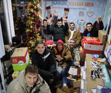 Fantje iz Ko&scaron;arkarskega kluba Portorož izdatno napolnili Hladilnik toplega srca!
