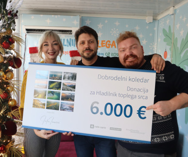 Dobrodelni koledar Jake Ivančiča prinesel 6.000 evrov v Hladilnik toplega srca!