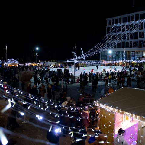 Na Titov trg se od 5. decembra vrača priljubljeno drsališče photo