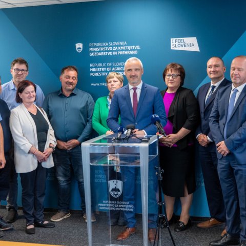  Spoznavni sestanek s predstavniki kmetijskih organizacij;  "Na&scaron; stil dela bo dialog." photo